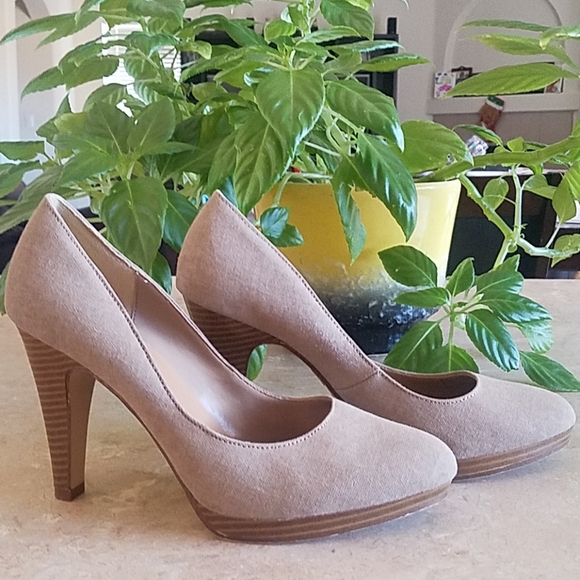 FIONI Clothing Shoes - 💥3/15$ Fioni Tan Canvas Heels